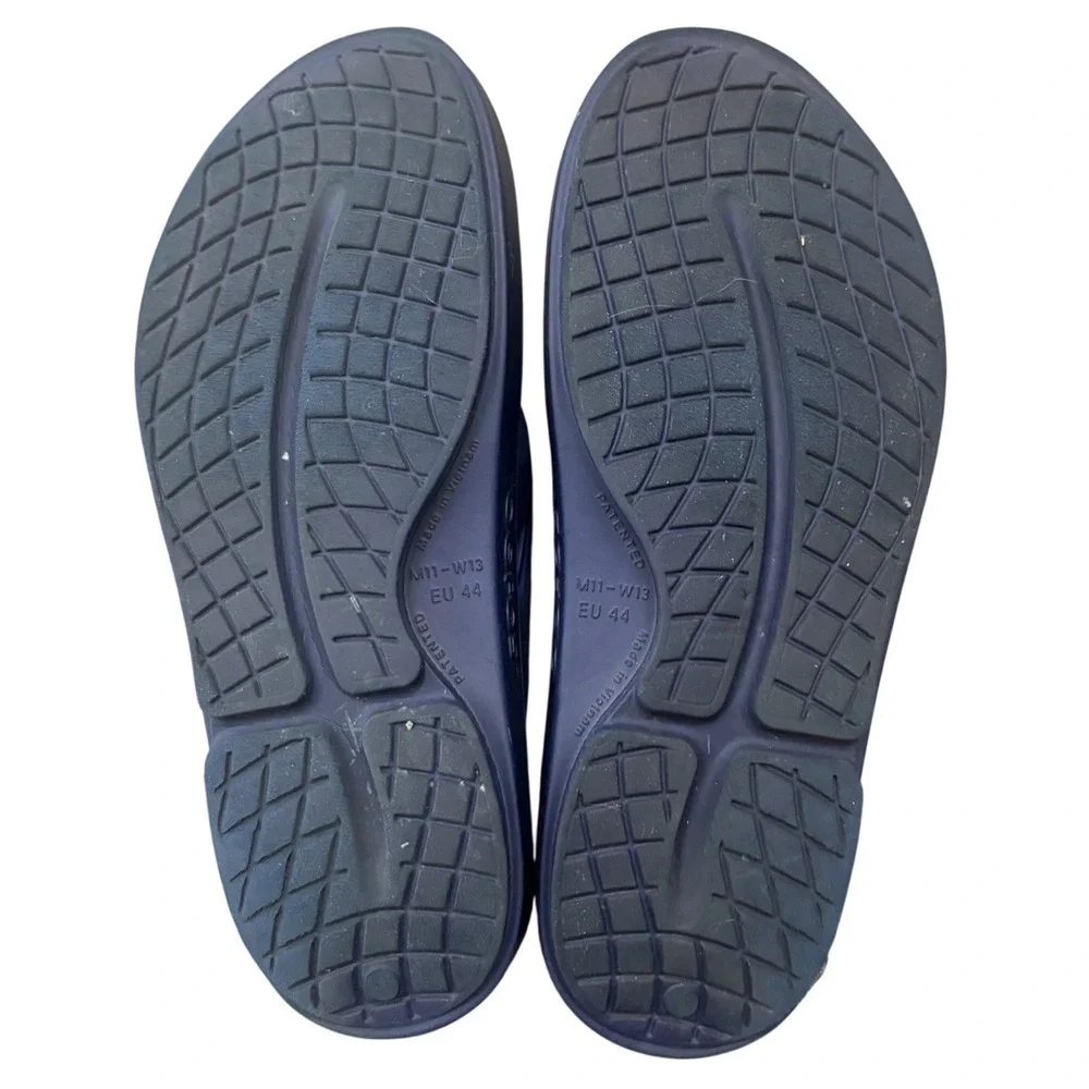 Oofos OOriginals Recovery Sandals Mens 11 Womens 13 Navy Blue Thong Flip Flops